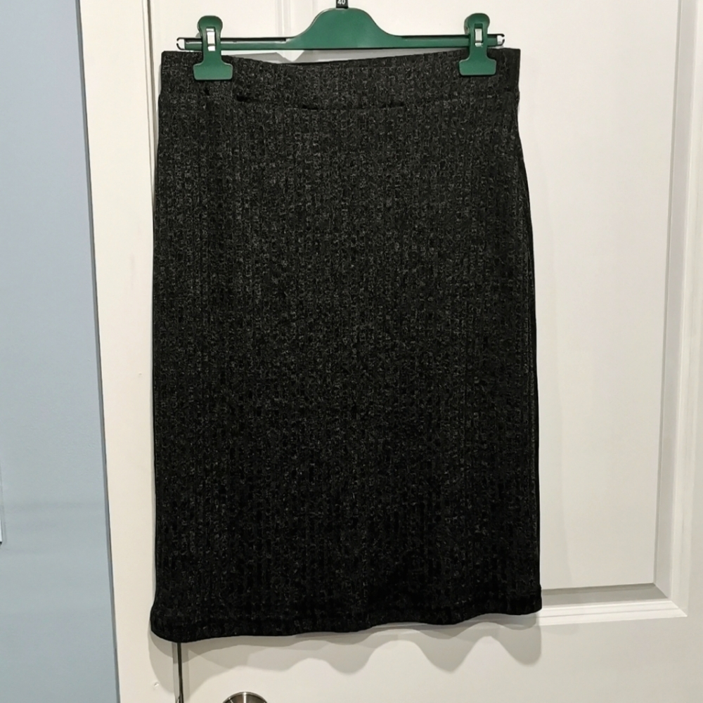3/15 SALE NWOT Dark Grey Ribbed Stretchy Pencil Skirt